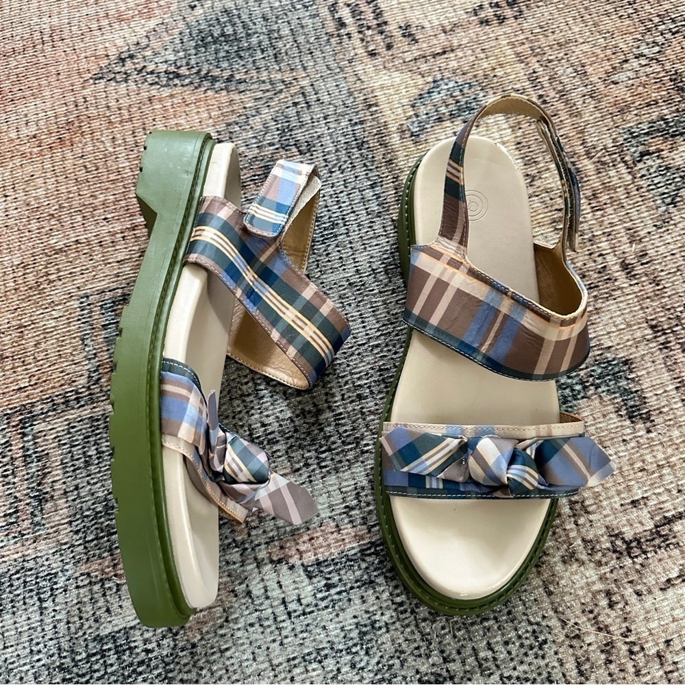 Urban Outfitters Green Plaid Sandals sz 10